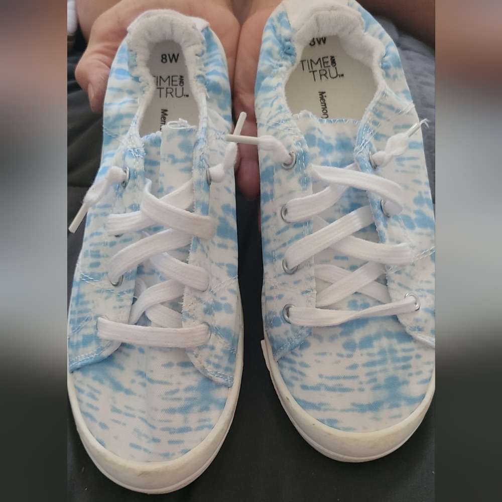 Time and Tru womans size 8wide shoe